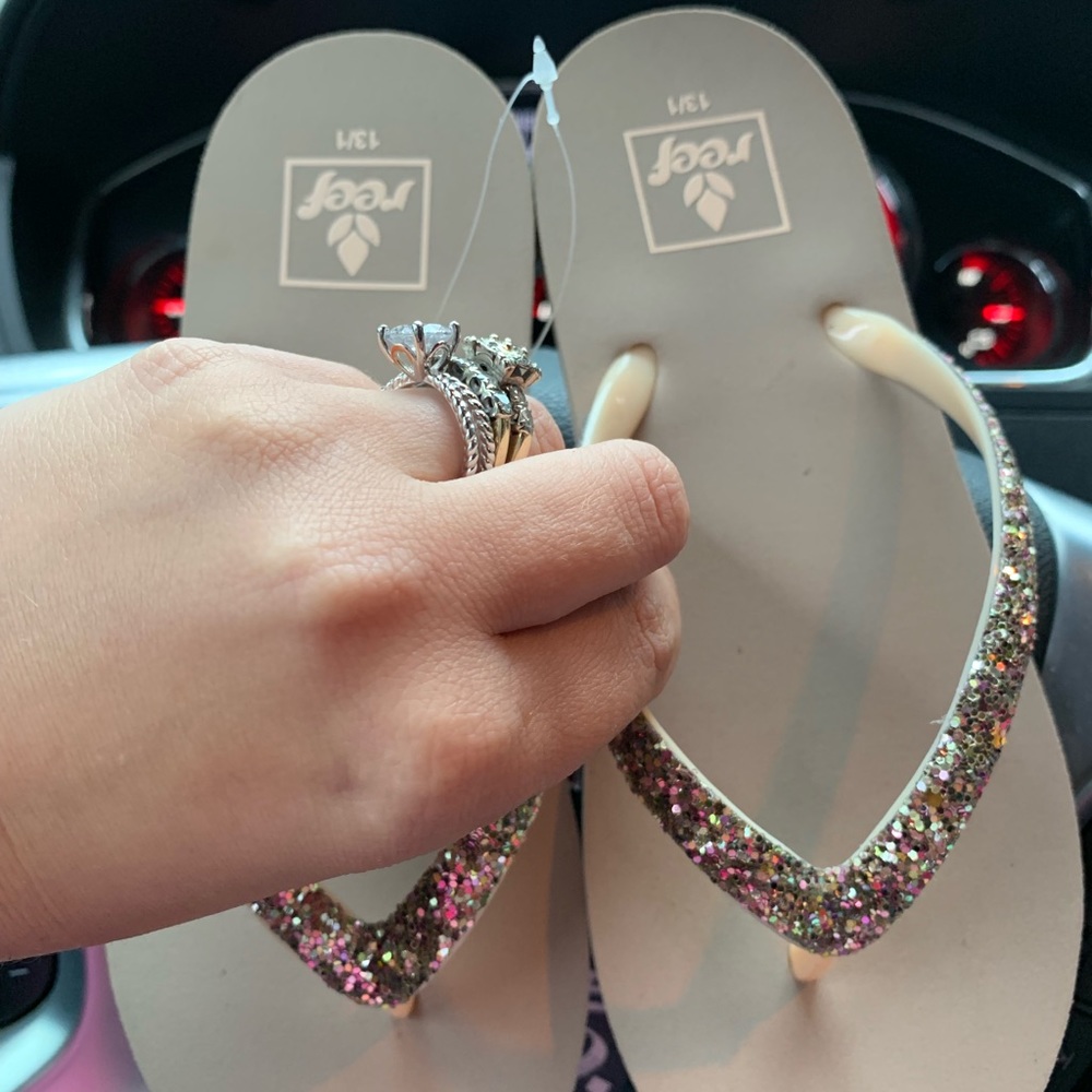 Girls size 13/1 Reefs